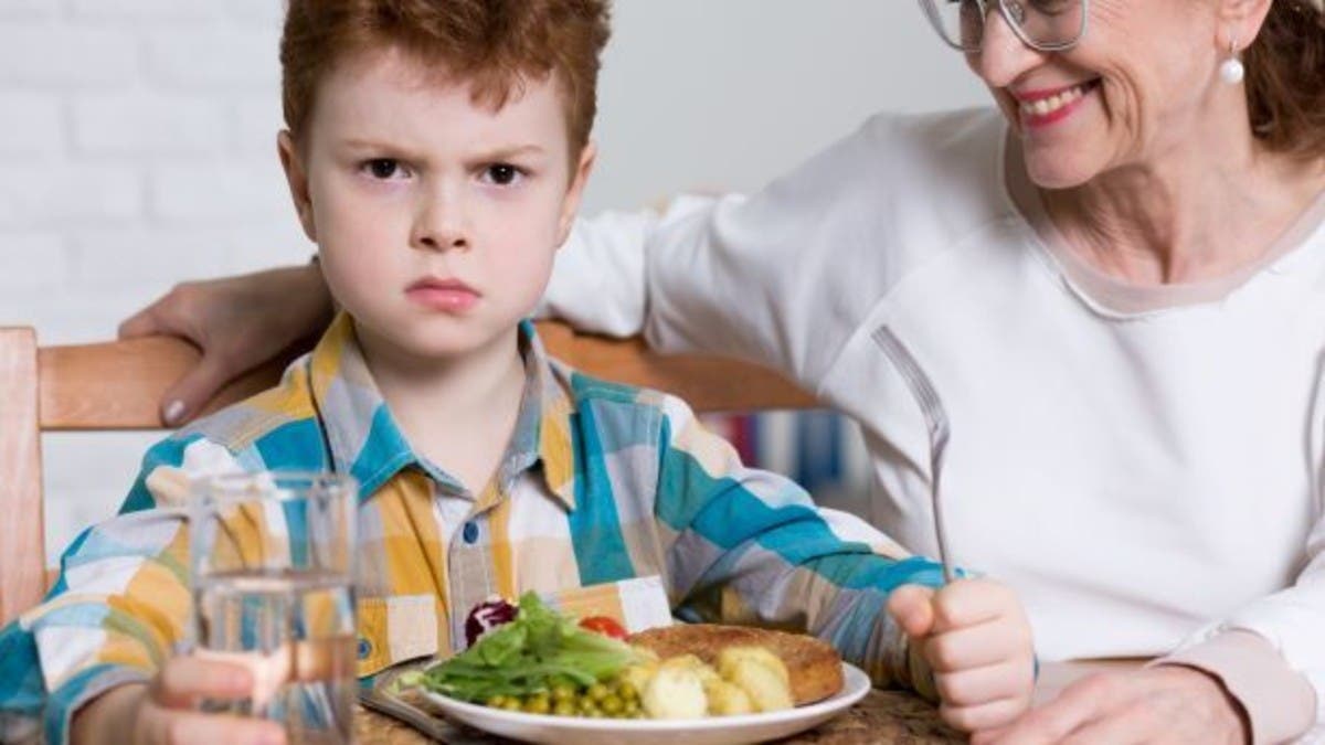 أطفال التوحد.. ما التغذية المُناسبة لهم؟ الأخصائية تُجيب - فيديو