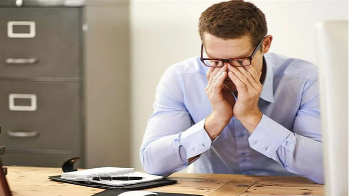 ما هي مشكلة حساسية الضوء وما هي أعراضها؟ - فيديو