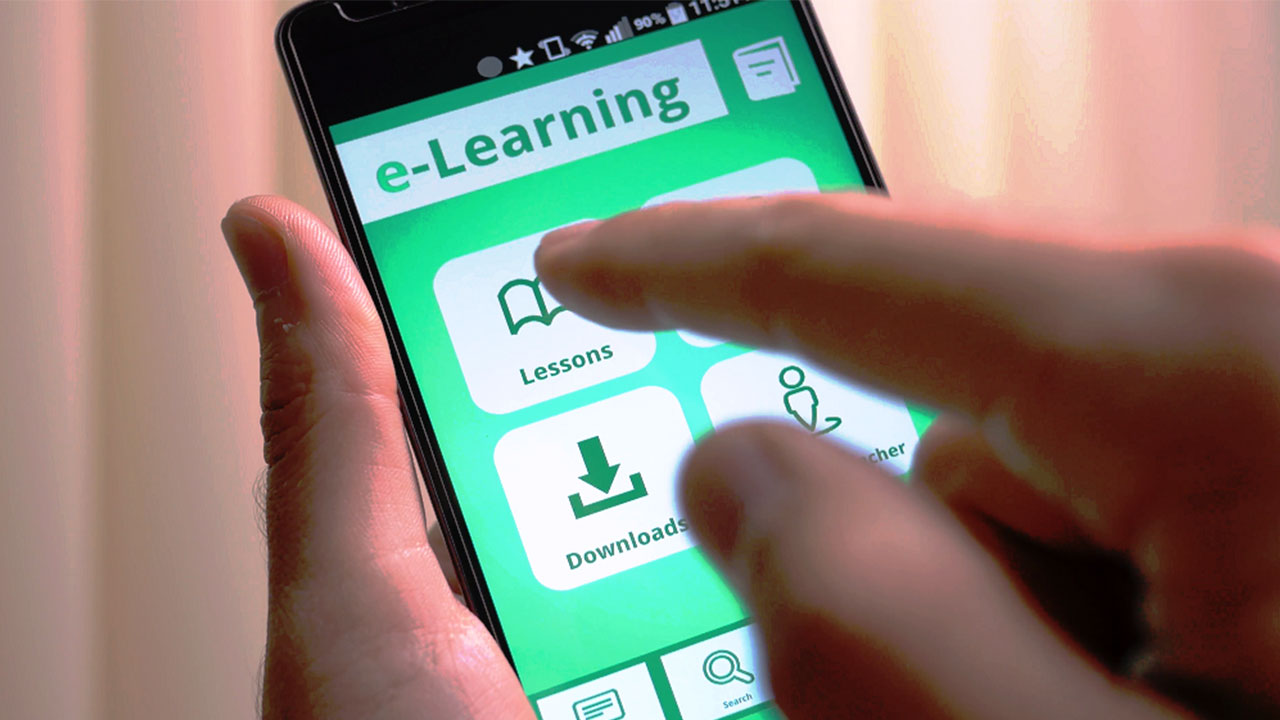 تطبيق إلكتروني لتسهيل مُستقبل التعلم عن بُعد - فيديو