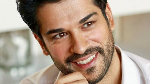 شاهدوا كيف كان شكل بوراك أوزجيفيت قبل الشهرة - صور