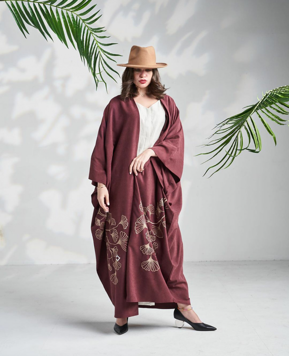 مجموعة عبايات خريف 2020 للمُصممة الأردنية أمل عيسى - فيديو