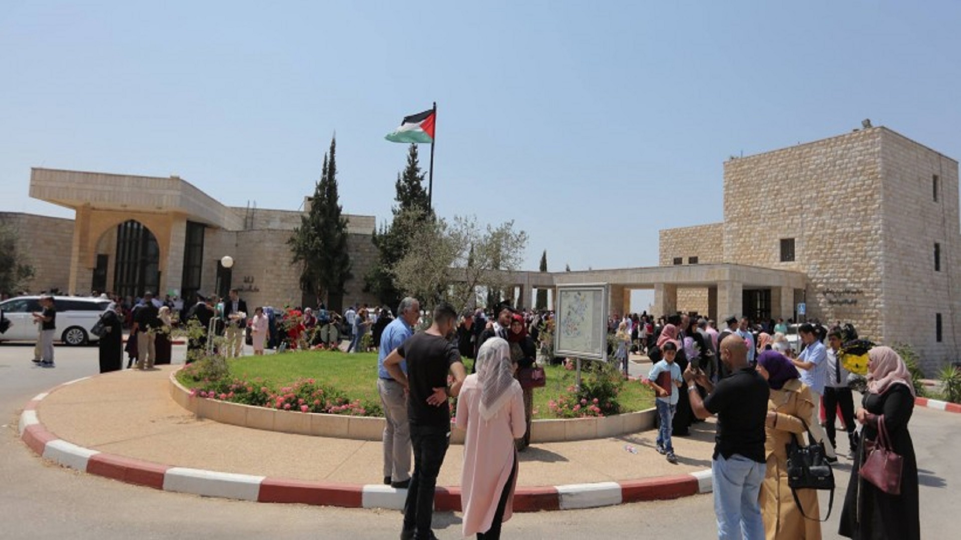 الجامعات الفلسطينية والتعليم عن بعد بين المشاكل والحلول - فيديو