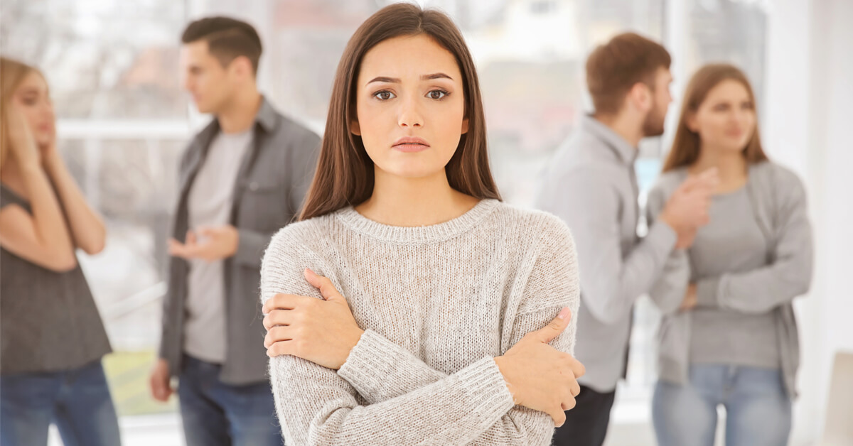 ما هو القلق الاجتماعي وكيف نتعامل معه ؟ - فيديو